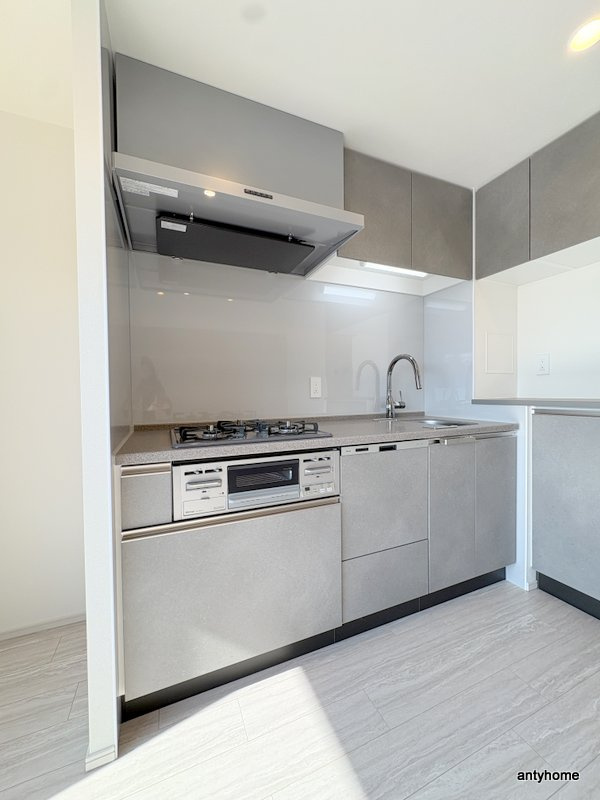 コンフォリア・リヴ博労町一丁目Q　仲介手数料無料のキッチン