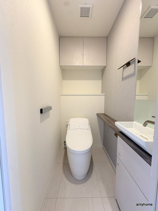 コンフォリア・リヴ博労町一丁目Q　仲介手数料無料のトイレ