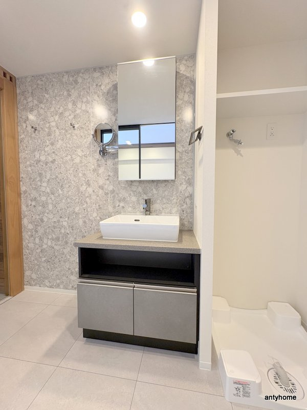 コンフォリア・リヴ博労町一丁目Q　仲介手数料無料の洗面所