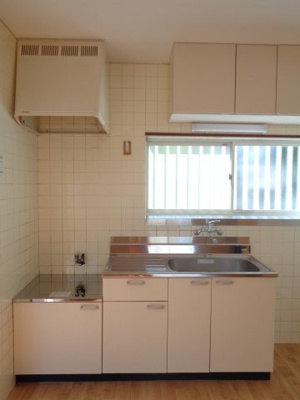 【キッチン】 | 西江住宅 | 吊り戸棚付き