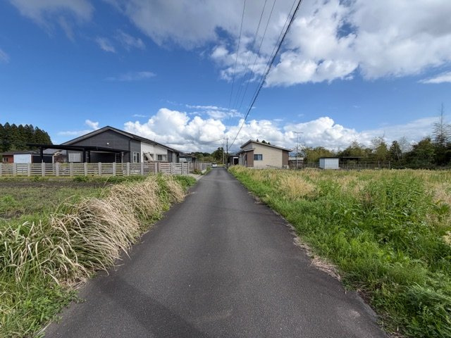 都城市高城町穂満坊の売地の前面道路含む現地写真