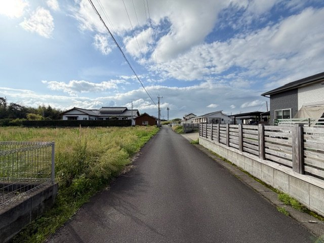 都城市高城町穂満坊の売地の前面道路含む現地写真