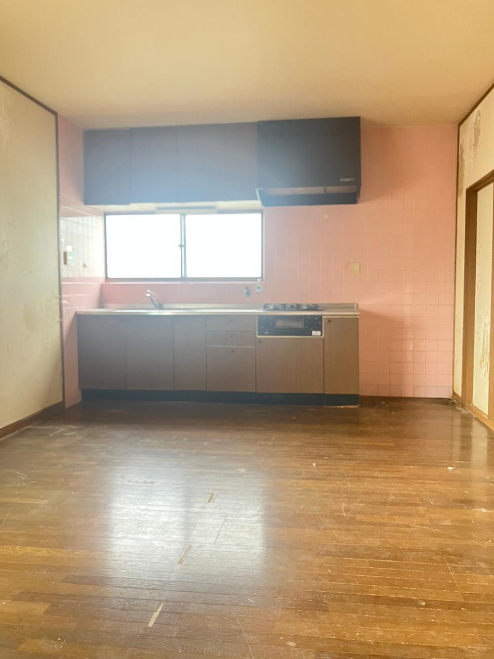 舟田町　中古一戸建てのキッチン|LDK12.0帖
■物件内覧・資金計画相談・住宅ローン相談、リフォーム相談、お問合せ受付中■
※当日・翌日のご内覧、ご相談はお電話でのお問合せがスムーズです！