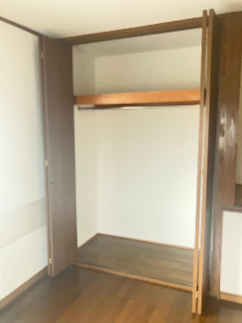 舟田町　中古一戸建ての収納|洋室のクローゼット
■物件内覧・資金計画相談・住宅ローン相談、リフォーム相談、お問合せ受付中■
※当日・翌日のご内覧、ご相談はお電話でのお問合せがスムーズです！