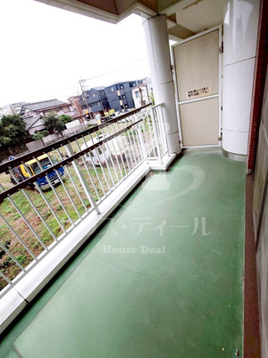 【バルコニー】 | めぐみの里 | 開放的で明るい空間を演出してくれるバルコニーです