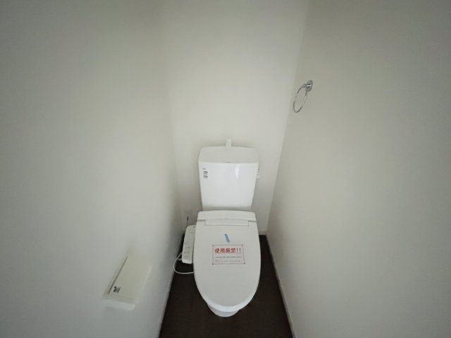新築　伊勢崎市今泉町1期　2号棟のトイレ|現地写真　節水タイプのウォシュレット付きトイレ、水道料節約に一役買います！							
