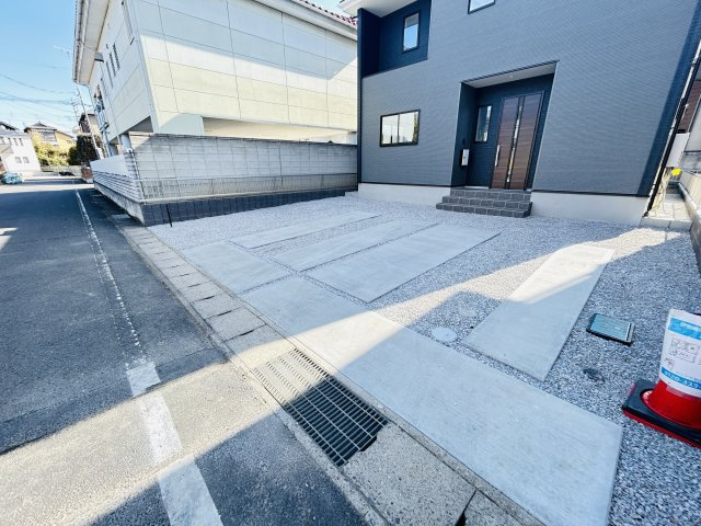 新築　伊勢崎市今泉町1期　2号棟の駐車場|現地写真　駐車スペースは並列2台分可能です！

