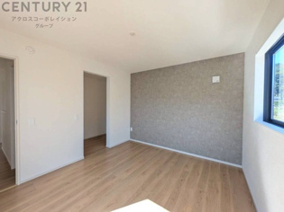 寝室…リラックスできるプライベート空間で、快適な睡眠をサポート。個人の好みに合わせたインテリアや寝具で心地良さを追求。プライベートな時間を過ごし、リフレッシュする場所におすすめです。