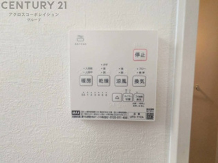 暖房機能があるため、冬場でも温かい浴室で入浴でき、乾燥機能があるため、水気を素早く取り除けます。また、換気機能があるため、湿気を素早く排出してカビや雑菌の発生を防ぐことができます。