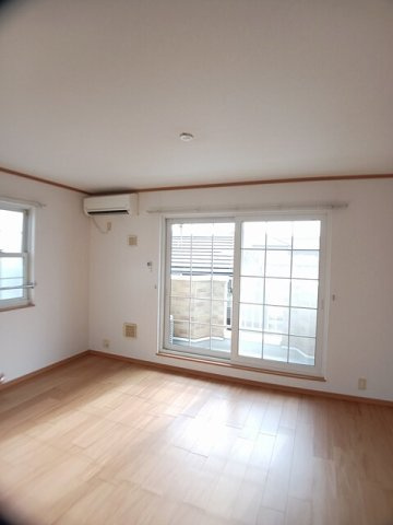 シリアス２１Ａ棟　　刈谷市近郊の賃貸はクラスホームの居間・リビング|ゆったり過ごせるリビングです