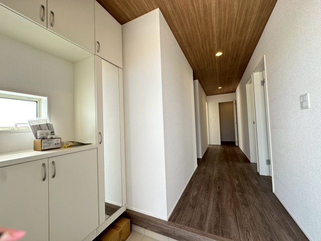 ★★読谷村大湾2期-３号棟（全5棟）の玄関|【現地撮影2025.10】いつでも内覧可能です♪