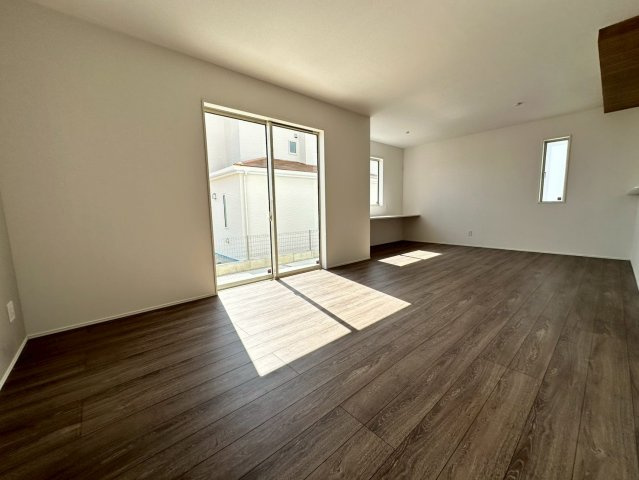 ★★読谷村大湾2期-３号棟（全5棟）の居間・リビング|【現地撮影2025.10】いつでも内覧可能です♪