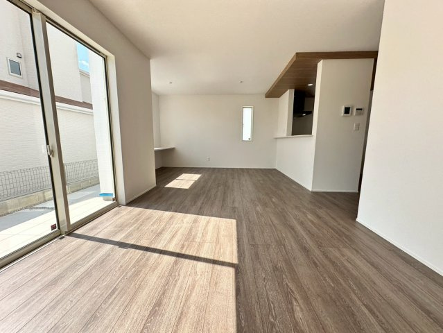 ★★読谷村大湾2期-３号棟（全5棟）の居間・リビング|【現地撮影2025.10】いつでも内覧可能です♪