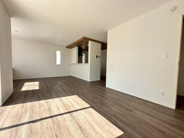 ★★読谷村大湾2期-３号棟（全5棟）の居間・リビング|【現地撮影2025.10】いつでも内覧可能です♪