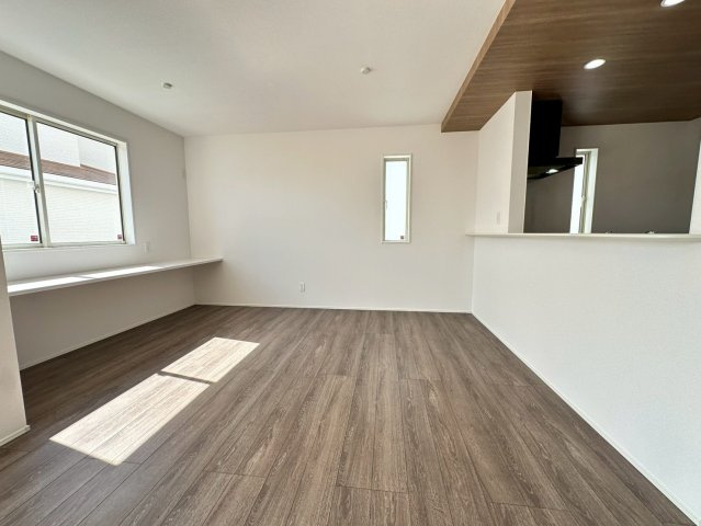 ★★読谷村大湾2期-３号棟（全5棟）の居間・リビング|【現地撮影2025.10】いつでも内覧可能です♪