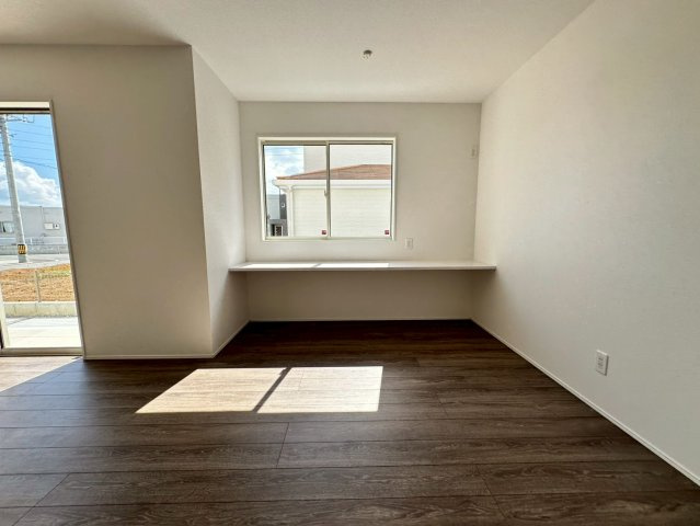 ★★読谷村大湾2期-３号棟（全5棟）の居間・リビング|【現地撮影2025.10】いつでも内覧可能です♪