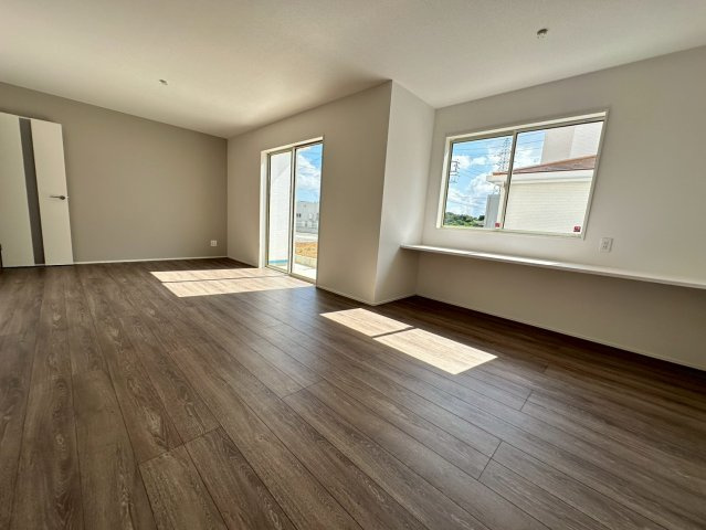 ★★読谷村大湾2期-３号棟（全5棟）の居間・リビング|【現地撮影2025.10】いつでも内覧可能です♪