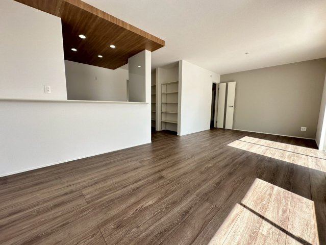 ★★読谷村大湾2期-３号棟（全5棟）の居間・リビング|【現地撮影2025.10】いつでも内覧可能です♪