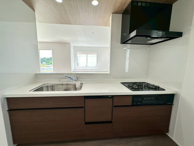 ★★読谷村大湾2期-３号棟（全5棟）のキッチン|【現地撮影2025.10】いつでも内覧可能です♪
