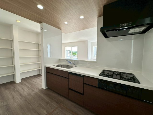 ★★読谷村大湾2期-３号棟（全5棟）のキッチン|【現地撮影2025.10】いつでも内覧可能です♪