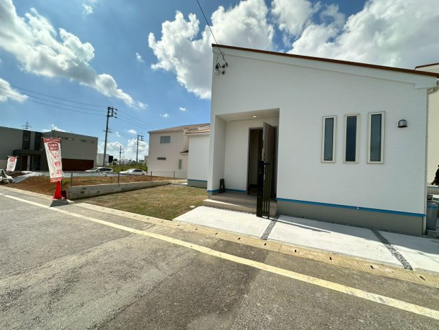 ★★読谷村大湾2期-３号棟（全5棟）の前面道路含む現地写真|【現地撮影2025.10】いつでも内覧可能です♪