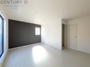 寝室…リラックスできるプライベート空間で、快適な睡眠をサポート。個人の好みに合わせたインテリアや寝具で心地良さを追求。プライベートな時間を過ごし、リフレッシュする場所におすすめです。