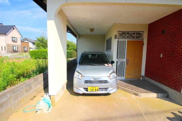 河崎中古戸建の駐車場|1台分の駐車スペースになります。