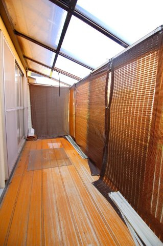 河崎中古戸建のその他|大きなサンルーム有り。東に面しており日当たり良好。