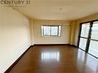 リラックスできるプライベート空間で、快適な睡眠をサポート。個人の好みに合わせたインテリアや寝具で心地良さを追求。プライベートな時間を過ごし、リフレッシュする場所におすすめです。
