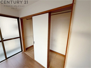 衣類やアクセサリー、小物類の収納が便利で整理整頓がしやすく、部屋の美観を保ちつつ、スペースを最大限に活用できます。衣服のしわやダメージを防ぎ、長持ちさせることができます。
