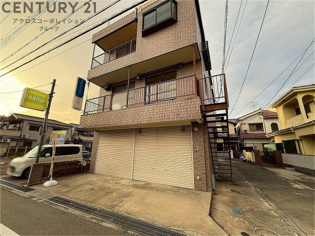 鉄骨造３階建て