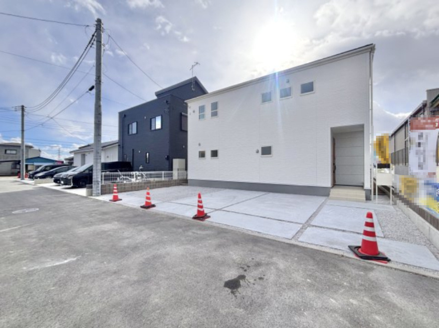 【新築戸建】渋川行幸田第2の外観|■外観（1号棟）｜特徴のある個性的な住まいと美しい街並み、そして住みやすい環境を、ぜひ現地でご覧になりませんか。お気軽にお問合せください(^^)  