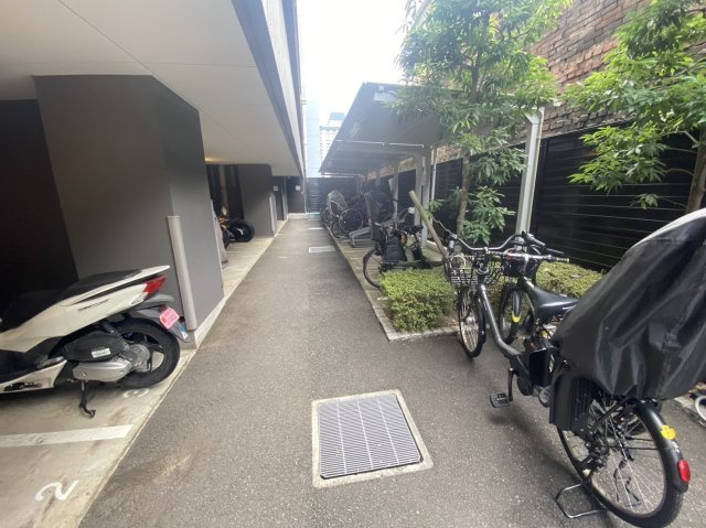 クレヴィア京都四条後院通の駐輪場