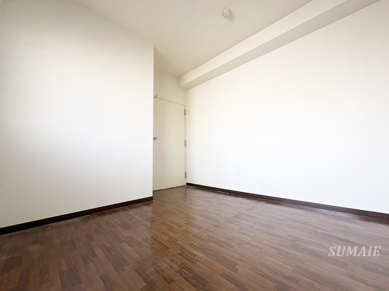 ユングフラウの洋室|窓側からのアングルです☆