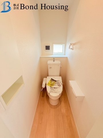 WIC等嬉しい収納豊富　大久保町谷八木　全4棟　8号棟のトイレ