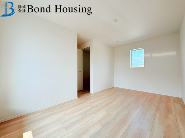 WIC等嬉しい収納豊富　大久保町谷八木　全4棟　8号棟の洋室