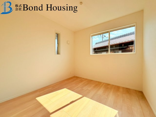 WIC等嬉しい収納豊富　大久保町谷八木　全4棟　8号棟の洋室