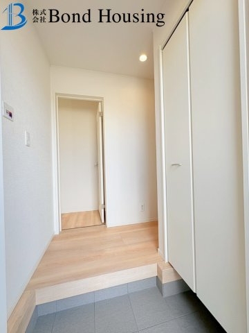 WIC等嬉しい収納豊富　大久保町谷八木　全4棟　8号棟の玄関