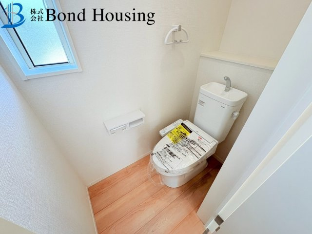 WIC等嬉しい収納豊富　大久保町谷八木　全4棟　8号棟のトイレ