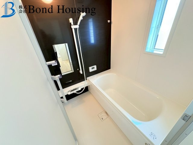 WIC等嬉しい収納豊富　大久保町谷八木　全4棟　8号棟の浴室