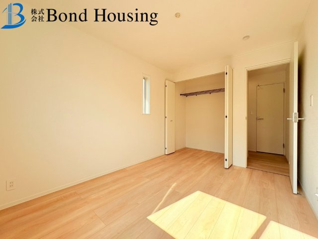 WIC等嬉しい収納豊富　大久保町谷八木　全4棟　8号棟の洋室