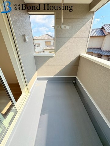 WIC等嬉しい収納豊富　大久保町谷八木　全4棟　8号棟のバルコニー