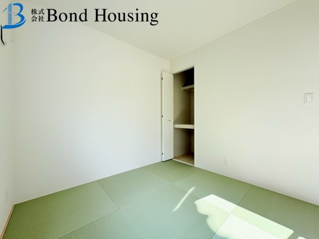 WIC等嬉しい収納豊富　大久保町谷八木　全4棟　8号棟の和室