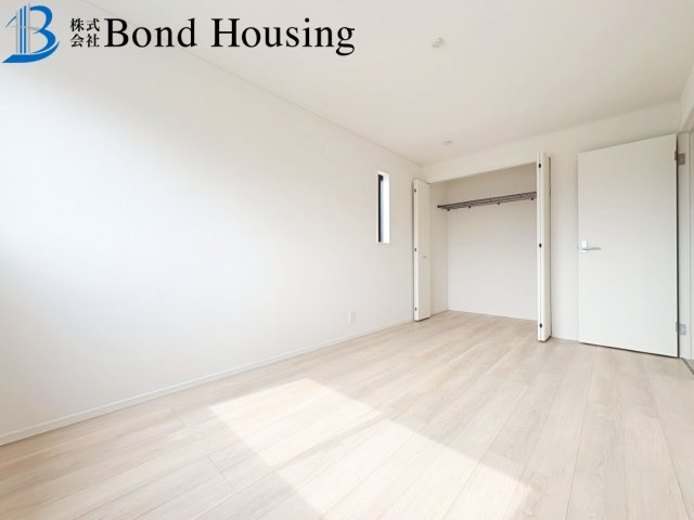 小中学校徒歩15分圏内で安心通学　大久保町谷八木　全4棟　3号棟の洋室