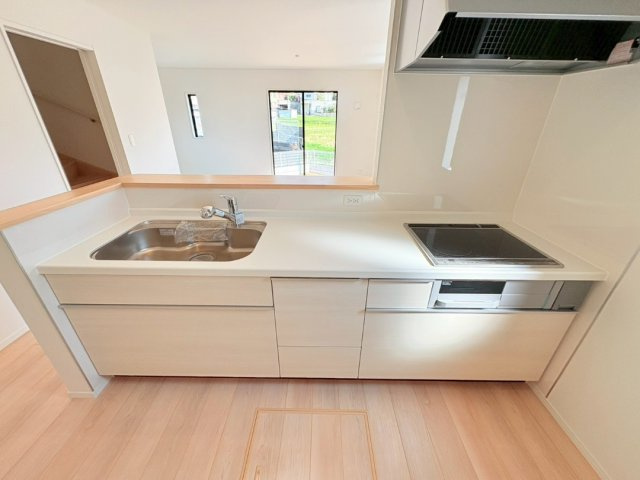 小中学校徒歩15分圏内で安心通学　大久保町谷八木　全4棟　3号棟のキッチン