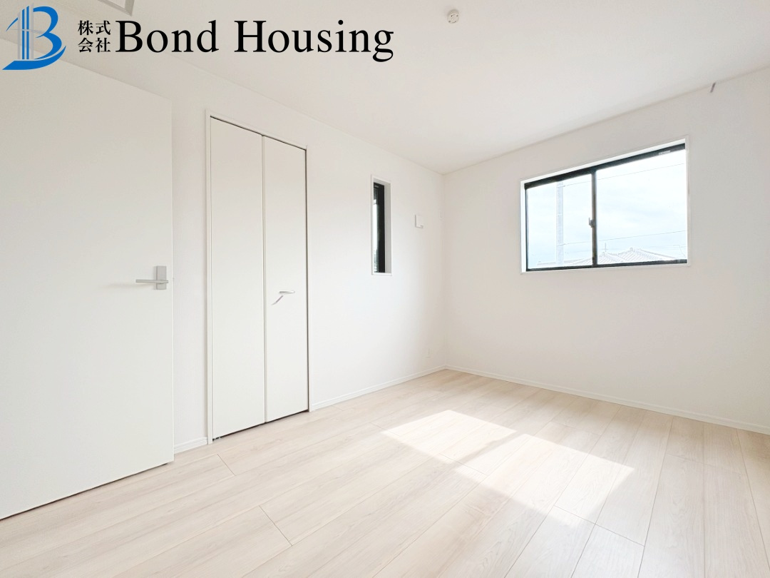 小中学校徒歩15分圏内で安心通学　大久保町谷八木　全4棟　3号棟の洋室