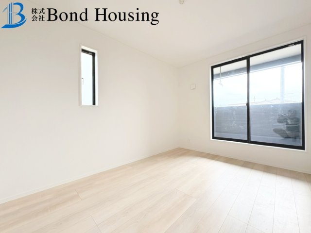 小中学校徒歩15分圏内で安心通学　大久保町谷八木　全4棟　3号棟の洋室