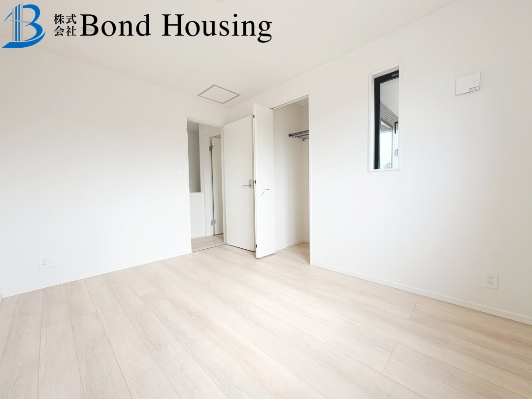 小中学校徒歩15分圏内で安心通学　大久保町谷八木　全4棟　3号棟の洋室