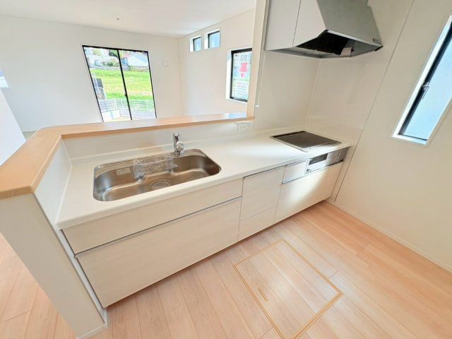 小中学校徒歩15分圏内で安心通学　大久保町谷八木　全4棟　3号棟のキッチン