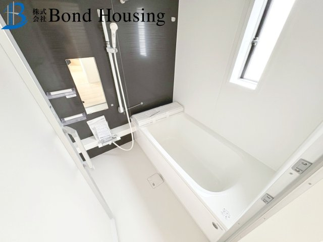 小中学校徒歩15分圏内で安心通学　大久保町谷八木　全4棟　3号棟の浴室